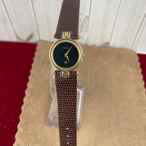 Vintage Gucci 4500L watch with Black Enamel face Gold sword hands Brown Strap - Picture 2 of 10